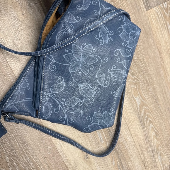 Multi-Sac Blue Tone Crossbody Bag Size 8H X 8L Leather Zipper pockets - Picture 9 of 13